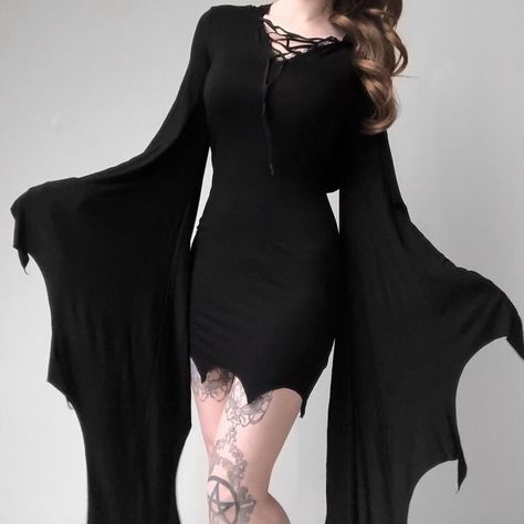 Instagram'da DevilNightUK: “Bat Women; Dress reference: DW202 DevilNight.co.uk / We Ship Worldwide #devilnight #devilnightuk #goth #gothic #gothicfashion #gothiclook…” Diy Goth Clothes, Bat Dress, Black Gothic Dress, Dress Reference, Bat Sleeves, Fall Fashion Skirts, Witch Fashion, Goth Dress, Bat Sleeve