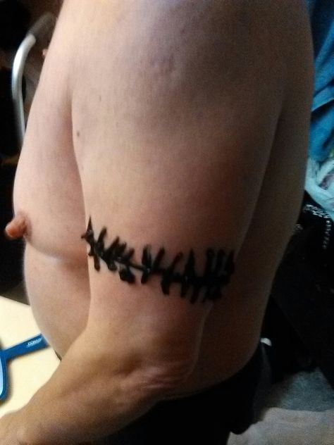 Wired Pictures Funny, Barbed Wire Sketch, Barbed Wire Collarbone Tattoo, Barb Wire Tattoo Men, Barbed Wire Tramp Stamp, Barbered Wire Tattoo, Barber Wire Tattoo, Barb Wire Tattoo Around Arm, Bob Wire Tattoos