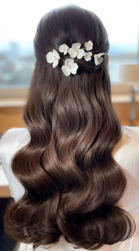 chic updo, hairstyle ideas, wedding hairstyle, 90s vibe updos, wedding updo, updos, trendy updos, bridal hairstyle, bridal updos, messy updo, simple updo, trendy messy updo, wedding hairstyle trends Messy Half Updo Wedding, Off Shoulder Hairstyles Wedding, Barbie Wedding Hair, 90s Wedding Hair, Traditional Wedding Hairstyles, Hairstyle 90s, Updo Simple, Updos Bridal, Hairstyle 2024