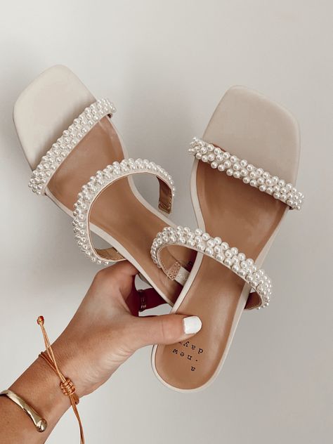 Bridal Shoes Sandal, Wedding Flats Comfortable, Bridesmaids Flat Shoes, Wedding Dress Heels Brides, Wedding Rehearsal Shoes, Sandal Wedding Shoes, Pearl Embellished Shoes, No Heel Bridal Shoes, Flat Wedding Shoes Bride