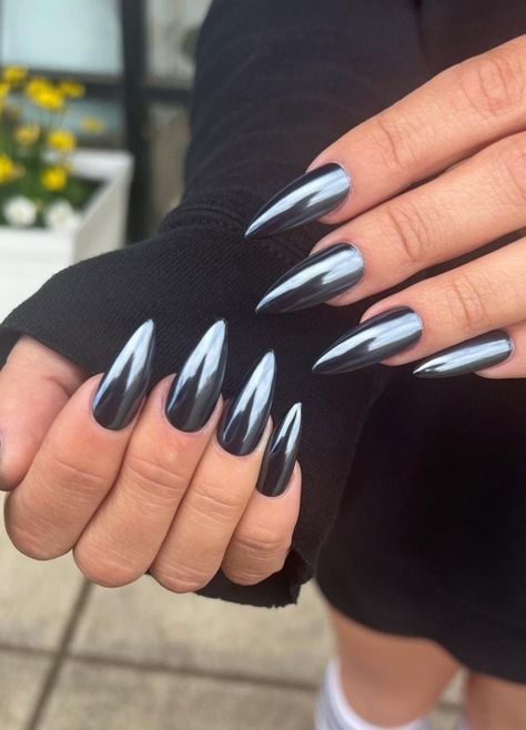 Add a touch of drama to your festive outfits with sleek and stylish black chrome nails. Black Chrome Nails Coffin, Black Chrome Nail, Chrome Nails Ideas, Nail Inspo Black, Almond French Tips, Holiday Nail Inspo, Almond Designs, Chrome Nail Ideas, Black Chrome Nails