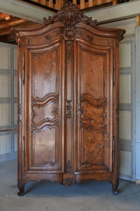 Antique Wooden Wardrobe, 18th Century Room, 18th Century French Interior, French Wardrobe Furniture, 1700s Furniture, 18th Century Furniture, Classic Wardrobe Furniture, 18th Century Bedroom, Decorative Wardrobe