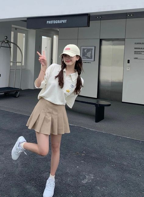 Beige Pleated Skirt Outfit, Beige Mini Skirt Outfit, Summer Girly Outfits, Fashion Killa Aesthetic, Fashion Killa Outfits, Fashion Killa Summer, Spring Outfits Korea, Killa Outfits, Satisfying Pics