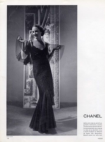 Chanel Evening Gown (1936) | Coco Chanel #CocoChanel #ChanelModes #ChanelVintage #Chanel1930 Visit espritdegabrielle.com | L'héritage de Coco Chanel #espritdegabrielle Coco Chanel Vintage, Gabriel Chanel, 1930s Women, Chanel Gown, 1940s Fashion Women, 1940s Woman, 1930 Fashion, Madeleine Vionnet, Black Evening Gown