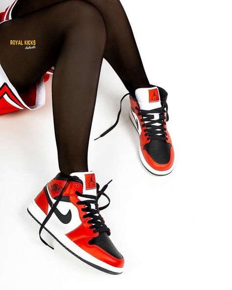 Jordan Mid Outfit, Chicago Air Jordan 1, Air Jordan 1 Gym Red, Air Jordan 1 Mid Chicago, Air Jordan 1 Outfit Women, Jordan 1 Mid Chicago, Jordan 1 Red, Air Jordan 1 Women, Air Jordan 1 Chicago