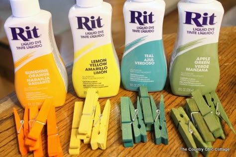 How To Dye Clothes, Dye Clothespins, Painted Clothes Pins, Clothespin Diy Crafts, Clothespins Diy, Wooden Clothespin Crafts, Dye Clothes, Clothespin Art, Cottage Diy