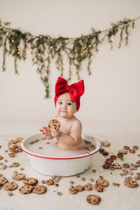 Baby Cookies And Milk Photoshoot, Christmas Bath Photoshoot, Fun Christmas Pictures For Kids, Milk And Cookie Christmas Pictures, Baby Photo Shoot Christmas, 1 Year Christmas Photos, Baby Christmas Sink Pictures, Milk And Cookies 1st Birthday Photoshoot, Baby Baking Photoshoot Christmas