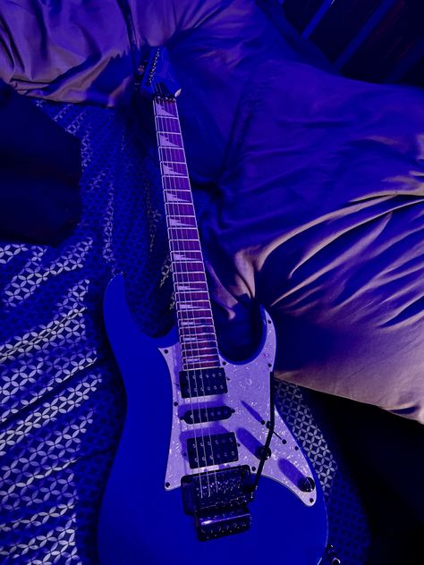 Blue Electric Guitar, Electric Guitar Design, Guitar Photos, Guitar Obsession, Guitar Photography, Dark Purple Aesthetic, Cool Electric Guitars, Guitar Gear, Blues Guitar