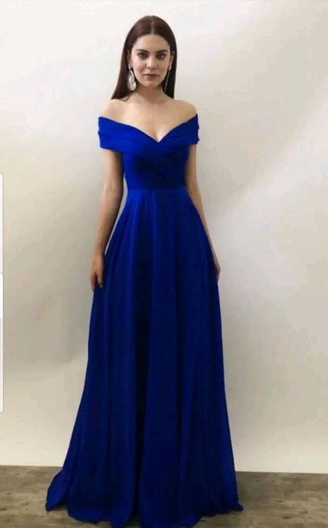 Plain Saree With Heavy Blouse Color Combos, Royal Blue Bridesmaid Dress, Royal Blue Dress Outfit, Blue Graduation Dresses, Dresses Long Elegant, Blue Dress Outfits, Royal Blue Bridesmaid Dresses, Bridesmaid Attire, Classy Prom Dresses