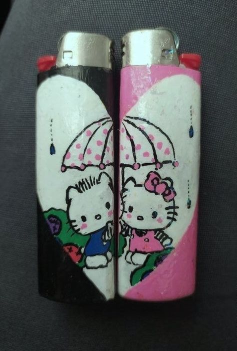 Images Hello Kitty, Cool Lighters, Hello Kitty Aesthetic, Hello Kit, Purple Outfits, Y2k Pink, Hello Kitty Pictures, Puff And Pass, Hello Kitty Items