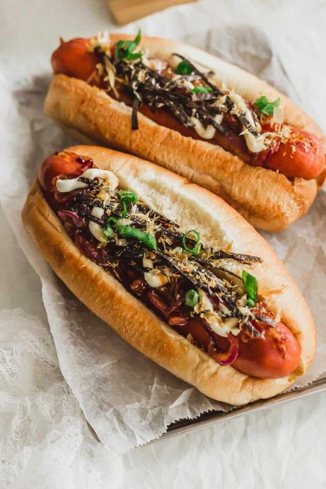 Japanese Hot Dog Recipes, Chorizo Hot Dog, Hot Dog No Bun, Japadog Recipe, Hot Dog Stir Fry, Japanese Hotdogs, Japanese Sausage, Hot Dog Dinner Ideas, Asian Sandwiches