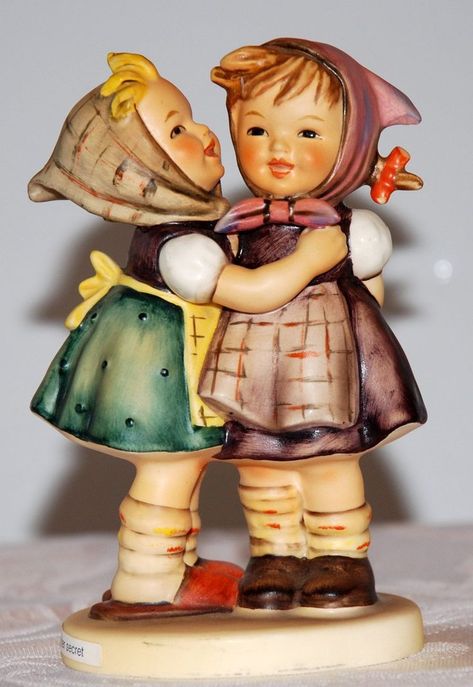 GOEBEL HUMMEL 196/0 TELLING HER SECRET 5" FIGURINE Hummel Figurines Vintage, Goebel Hummel, Hummel Figurines, Porcelain Figurines, Collectible Figurines, Fun Facts, Free Delivery, Princess Zelda, Figurines