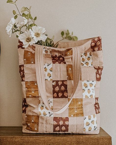 "Make a reversible gingham quilted tote bag! Bonus zipper pouch pattern is included and uses remnants from the fabrics used to make the tote bag pattern.  -Skill Level: Advanced Beginner. -Tote measures 16 1/2\" x 18\" x 4 1/2\". Zipper pouch measures 9\" x 12 1/2\". -This pattern is approachable for the quilter who has not made a bag before; it is designed to walk you through every step of the tote making process. -This pattern features photographs rather than diagrams. -Fabric requirements are Quilted Tote Bags Patterns, Zipper Pouch Pattern, Quilted Bag Patterns, Gingham Quilt, Sewing Machine Projects, Quilted Tote Bags, Pouch Pattern, Quilted Totes, Diy Couture