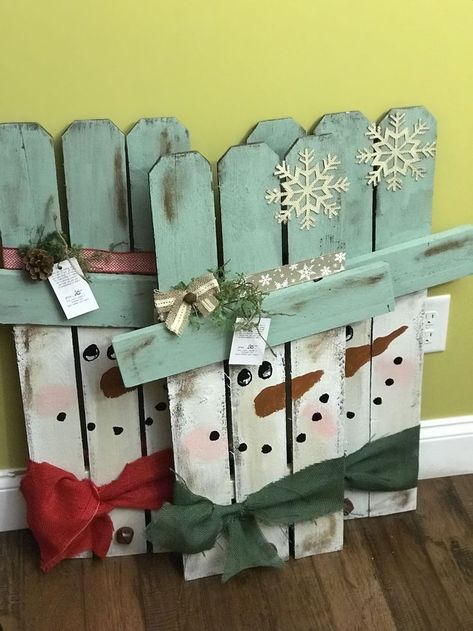 Pallet Snowman Diy Wooden Snowmen, Paint Stick Snowman Craft, Crafts With Fence Pickets, Fence Picket Christmas Tree, Diy Wooden Christmas Crafts To Sell, Diy Outside Decor, Snowman Wood Crafts, Diy Christmas Wood Crafts, Christmas Wood Crafts Diy