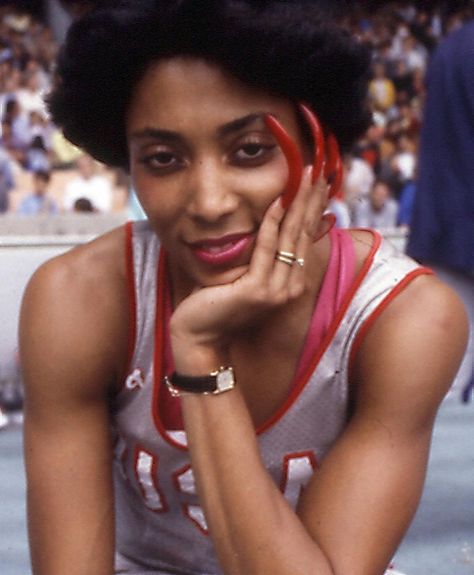 Florence Griffith Joyner, Flo Jo, Track And Field Athlete, Vintage Black Glamour, Black Excellence, Black Culture, Female Athletes, Track And Field, Black Is Beautiful