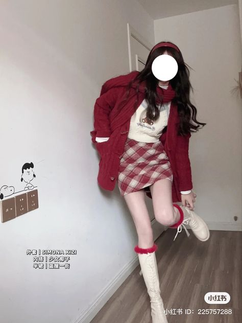 Red Harajuku Outfit, Santa Inspired Outfit, Red Kawaii Outfits, Red Ootd Aesthetic, Red Korean Outfits, Christmas Party Outfits Red, Christmas Ootd Casual, Red Skirt Outfit Aesthetic, Winter Outfits Girly