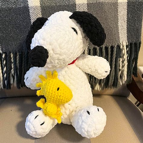 Free Snoopy Crochet Pattern, Snoopy Crochet Pattern Free, Snoopy Crochet Pattern, Crochet Snoopy, Crochet Cat Bed, Snoopy Plush, Hello Kitty Crochet, Crochet Leg Warmers, Crochet Plushies