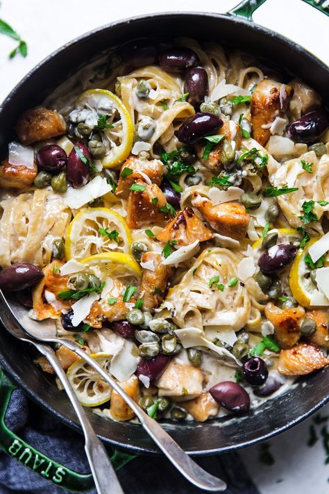 Creamy Mediterranean Chicken, Mediterranean Chicken Pasta, Pasta Diy, Shake Recipes Healthy, Pastas Recipes, Mediterranean Pasta, Mediterranean Chicken, Chicken Pasta Recipes, One Pan Meals