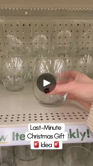 Facebook Wine Glass Christmas Gifts, Upside Down Wine Glass Christmas, Diy Dollar Store Christmas Gifts, Christmas Crafts For Adults Gifts, Christmas Glasses Diy, Christmas Wine Glasses Crafts Diy, Jar Christmas Crafts, Cricut Ideas For Christmas Gifts, Wine Glass Painting Ideas Easy Christmas