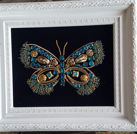 Butterfly Jewelry Art, Vintage Butterfly Jewelry For Wedding, Bohemian Butterfly Beaded Jewelry, Vintage Jewelry Art Bird, Jewelry Art Framed Butterfly, Framed Jewelry Art Cat, Jeweled Picture, Jeweled Christmas Trees, Costume Jewelry Crafts