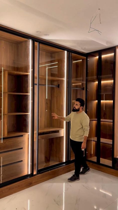 Wardrobe Design Modern, Modern Cupboard, Dream Closet Design, Walk In Closet Design, Closet Design Layout, Modern Cupboard Design, Bedroom Interior Design Luxury, Luxury Closets Design, Wardrobe Interior Design