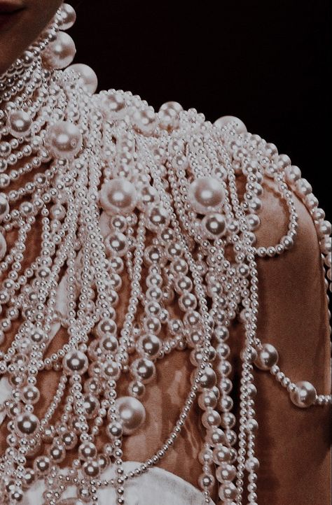 Dripping In Pearls, Queen Archetype Aesthetic Fashion, Pearl Photoshoot, 1930 Aesthetic, Pearl Clothes, Pearls Aesthetic, Pearl Outfit, Pearl Aesthetic, Pearls Fashion