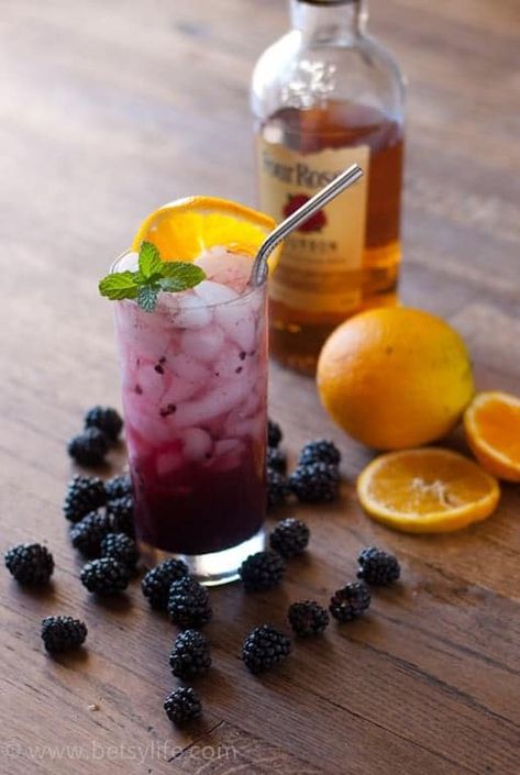 Blackberry Bourbon Fizz Cocktail - Betsylife Bourbon Fizz, Blackberry Bourbon, Fall Cocktail, Fall Cocktails, Perfect Cocktails, Delicious Cocktails, Signature Drinks, Refreshing Cocktails, Craft Cocktails