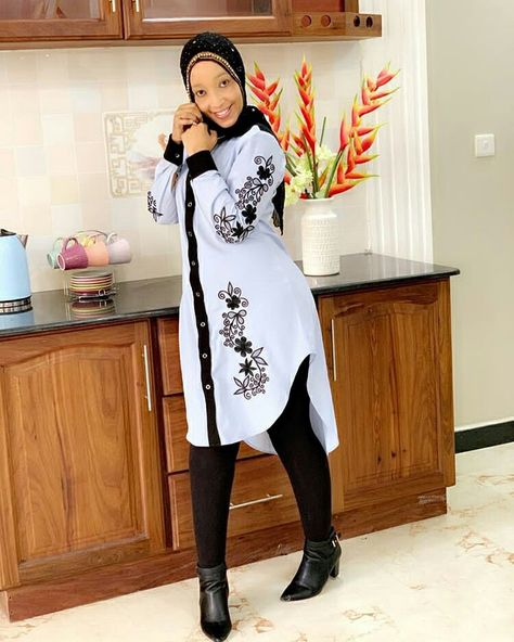 Female Senator Wears, Trouser And Top For Ladies, Kampala Gown Styles For Ladies, Trouser And Top, Senator Styles, African Print Jumpsuit, Boubou Styles For Women, Simple Dress Casual, Long African Dresses