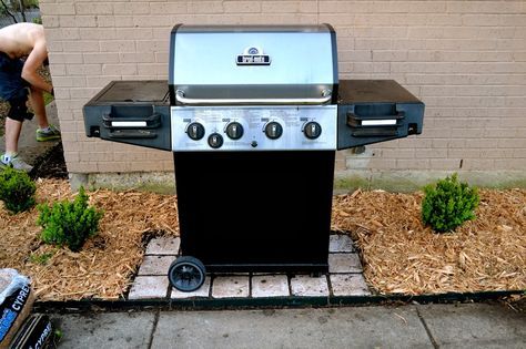 Pavers under Grill. Grill Yard Ideas, Bbq Paver Ideas, Grill On Pavers Patio, Cheap Grill Area Ideas, Grill Area Off Patio, Grill Placement On Patio, Grill On Pavers, Grill Landscaping Ideas, Small Patio For Grill