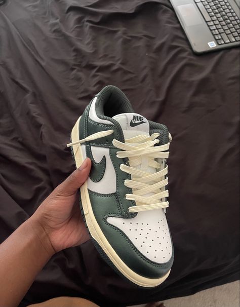 Vintage Green Dunks, Vintage Green Dunks Outfit, Dunks Outfit, Sb Dunk, Nike Dunks, Dream Shoes, Dark Green, Fashion Inspo, Street Style