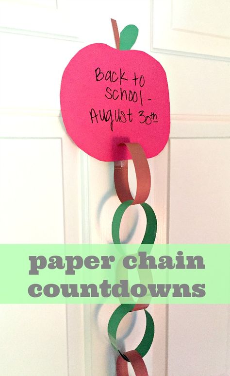 how to make a paper chain countdown for a back to school craft (or even for… Paper Chain Countdown, Countdown Chain, School Countdown, Chain Tutorial, Christmas Easy, Construction Paper Crafts, Cute Christmas Decorations, Paper Chain, School Halloween