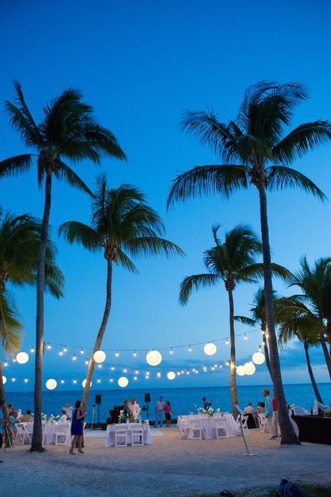 Paper-Lantern-Lit Key West, Florida, Reception | Simply You Weddings | Transier Photography https://www.theknot.com/marketplace/transier-photography-port-orange-fl-392703 Casual Beach Wedding, Key West Resorts, Dream Beach Wedding, Wedding Florida, Beach Wedding Reception, Beach Lighting, Key West Wedding, Destin Florida Wedding, Beach Wedding Inspiration