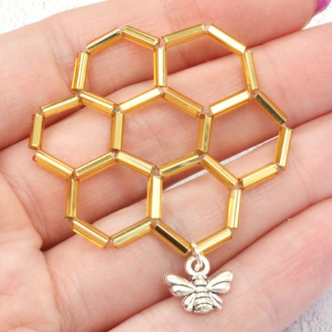 Beaded Honeycomb, Bee Beads, Honeycomb Jewelry, Diy Honeycomb, Suncatcher Diy, Bead Suppliers, Bee Honeycomb, Brooch Diy, Handmade Embroidery Designs