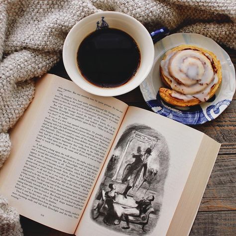 Pnw Autumn, Books Coffee Rain, Anna Core Aesthetic, Coffee Pose, Cozy Images, Expresso Cafe, Coffee And Pastry, Introvert Vibes, Romanticizing Winter