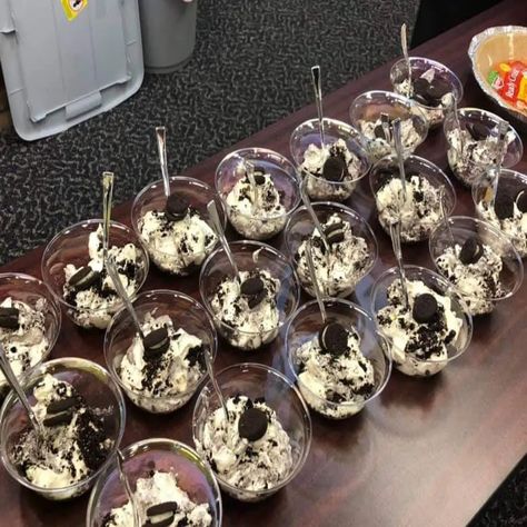 Oreo Dirt Pudding has layers of delicious crushed Oreo cookies and sweet cream. It is a cool quick, and easy dessert to enjoy! Oreo Dirt Cups, Dirt Dessert Recipe, Dirt Pudding Recipes, Oreo Dirt Pudding, Dirt Recipe, Dirt Dessert, Dirt Pudding, Oreo Dirt, Crushed Oreo