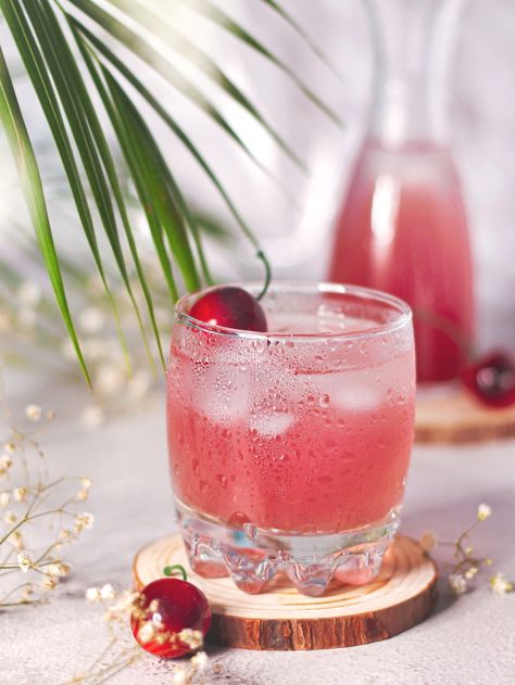 Summer cherry lemonade Cherries Food Photography, Cherry Food Photography, 3d Kitchen Design, Cherry Drink, Cherry Lemonade, Peach Lemonade, Lemon Drink, Summer Cherries, Simple Food