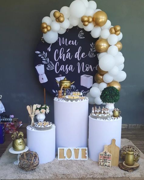 Decoração chá de casa nova Cha Bar, Mini Table, Lettering Tutorial, Bride Dress, Open House, Sweet Home, Gold, Instagram