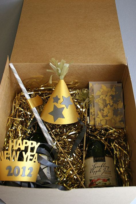 #wedding #wrappinggifts #giftwrappingservice # gifttags #giftpackaging #giftsforfriends #presents Diy New Years Party, Birthday Items, New Year's Eve Celebrations, Party Box, Birthday Box, Party In A Box, Send It, New Year Celebration, Eve Parties