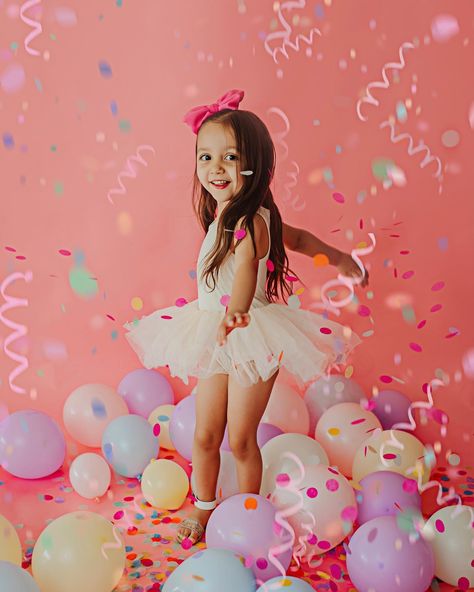 Photoshoot For 2nd Birthday, 4 Year Picture Ideas, 3rd Photoshoot Ideas, Confetti Photoshoot Birthday, Threenager Picture Ideas, Six Year Old Photo Shoot Ideas, Four Year Old Birthday Photoshoot, 3 Year Birthday Pictures, 4th Birthday Girl Photoshooting