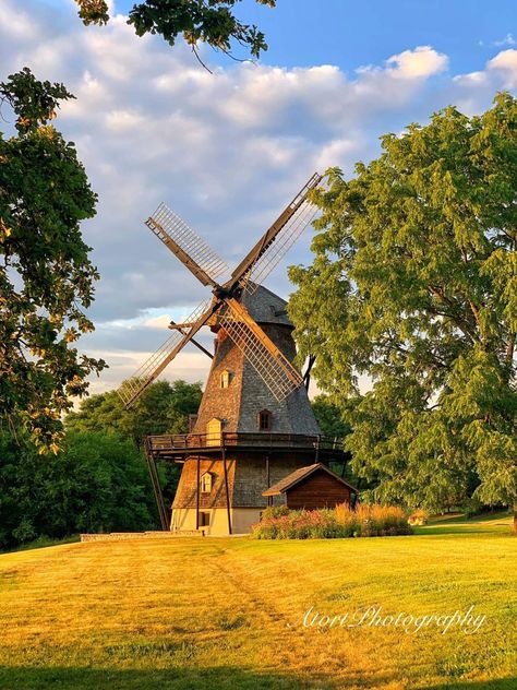 Mill Aesthetic, Windmill Crafts, Windmill Power, Windmill Generator, Windmill Photography, Windmill Painting, Windmills Aesthetic, Windmill Images, Social Media Manager Content