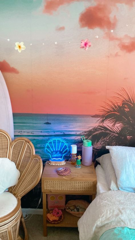 Beach Room Aesthetic Preppy, Beachy Vanity Bedroom, Retro Beach Bedroom, Tropical Girls Bedroom, Preppy Beachy Room, Surfing Room, Beach Bedroom Girls, Kids Beach Room, Tropical Room Ideas