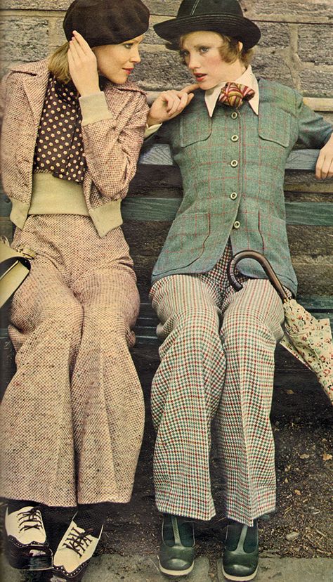 1970s Housewife, 1973 Fashion, Vintage Seventeen Magazine, 70s Fashion Women, Just Seventeen, 70s Fashion Outfits, 70s Women Fashion, Wool Suits, 1970's Fashion