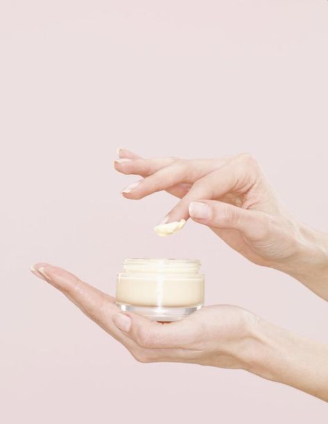 Foundation For Dry Skin, Moisturizing Foundation, Makeup For Older Women, Cosmetics Photography, Beauty Products Photography, Top Makeup Products, Hands Holding, Dry Skin Care, Hair And Beauty