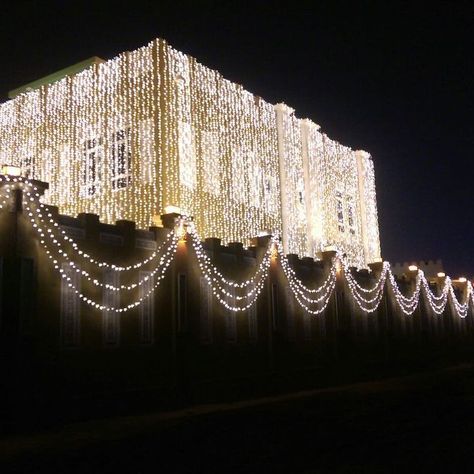 House Lighting For Wedding Indian, Houses In Qatar, Light Decoration For Diwali At Home, House Light Decoration For Diwali, Diwali Lights Decoration Balcony, Diwali Lights Decoration House Outside, Diwali House Lighting Outdoor, Front House Lights, Wedding Light Decor