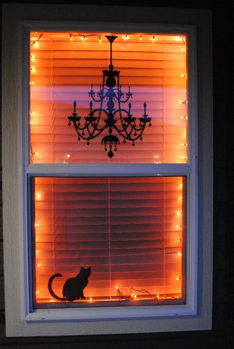 Black Cat Silhouette Diy Halloween Window, Dekorasi Halloween, Uhyggelig Halloween, Halloween Window Decorations, Halloween Decor Diy, Hallowen Ideas, Casa Halloween, Halloween Memes, Diy Halloween Decor