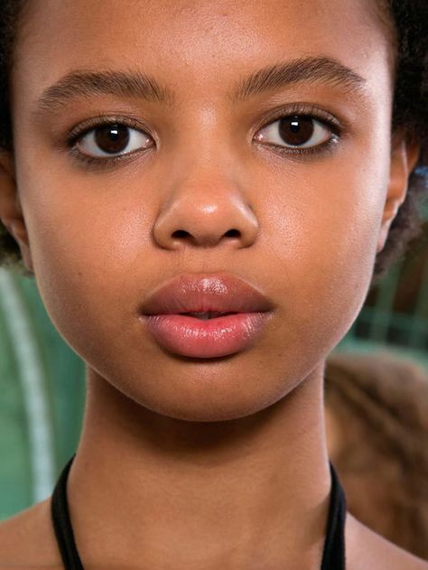 Best Makeup PFW S/S 2016- ellemag Vintage Photography Women, Minimal Beauty, Makeup For Black Skin, Lovely Eyes, Beauty Shoot, Beauty Shots, Face Images, Face Photo, Long Hair Girl