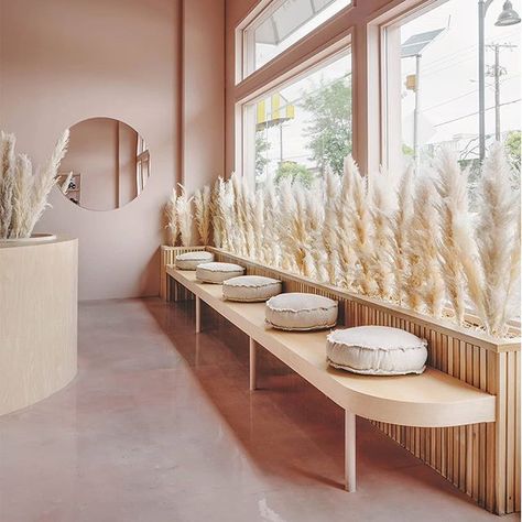 Modo Brio on Instagram: “Soft curved wooden banquette seat with pink metal legs and a built in slatted wood planter box for @_pressedroots Custom banquette &…” Flower Restaurant Interior Design, Decoration Restaurant, Wood Planter Box, Custom Benches, Banquette Seating, Salon Chairs, Wood Planters, Salon Design, Local Design