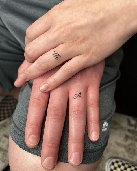 Back to the simple ✨✍🏽 | Instagram Small Husband And Wife Tattoos, Husband And Wife Tattoos, Wife Tattoos, Married Couple Tattoos, Tattoo Wedding, Wife Tattoo, Tattoo Wedding Rings, Ring Tattoos, Couple Tattoos