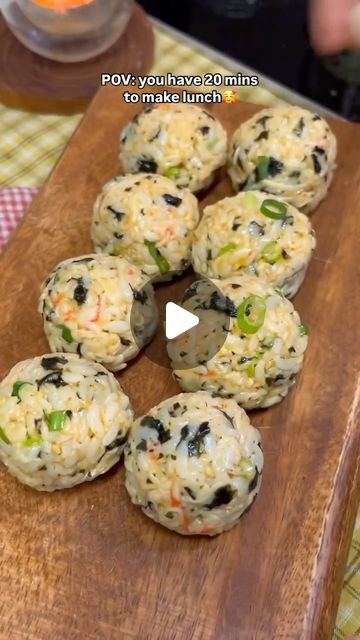 Heyin on Instagram: "crab rice balls🥰🔥🔥 best lunch to have🥹

#asmrfood #foodie #easyrecipe #simplerecipe #quickrecipe #breakfastideas #lunchmeals #quickmeals #lunchideas #dinnerideas #conveniencestore #g25 #riceballs #crabriceballs #자취요리 #주먹밥" Seafood Rice Balls, Chinese Rice Balls, Crab Rice Balls, Seafood Bowl, Crab Balls, Crab Rice, Rice Meals, Asian Soups, Homemade Chinese Food