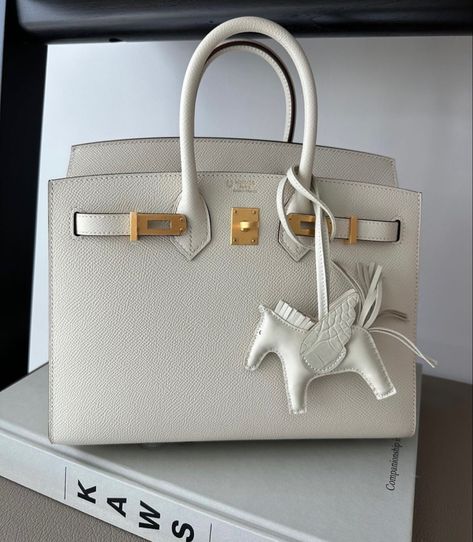 White Birkin Bag, Luxury Wishlist, White Closet, Dream Bags, Aesthetic Luxury, Wishlist 2024, Office Chic, Handbags Luxury, Designer Totes